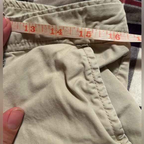 Women's Beige Cargo Shorts Size 8 - Picture 9 of 9